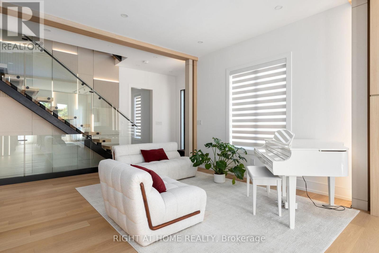 33 THORNDALE AVENUE - Image 17