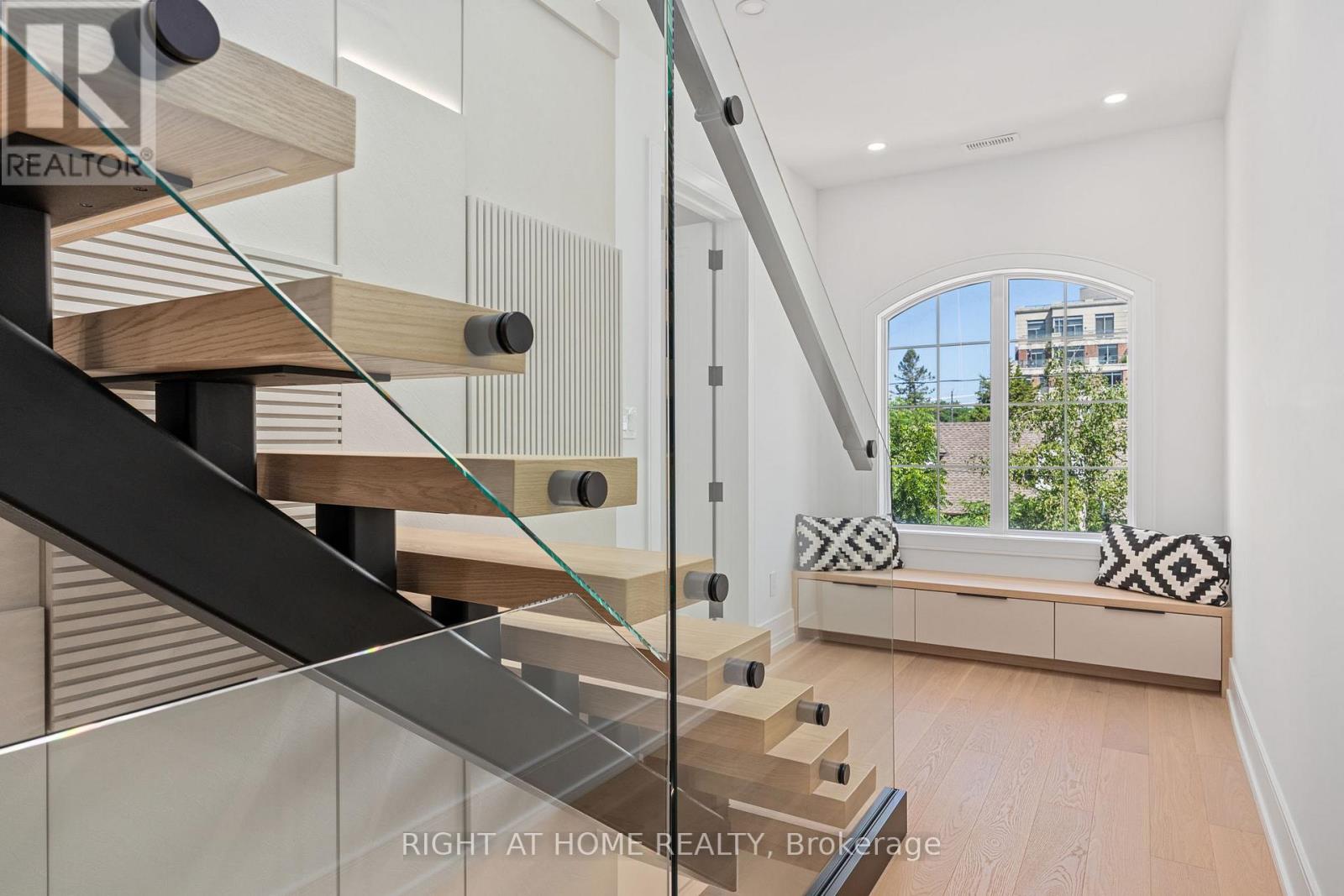 33 THORNDALE AVENUE - Image 21
