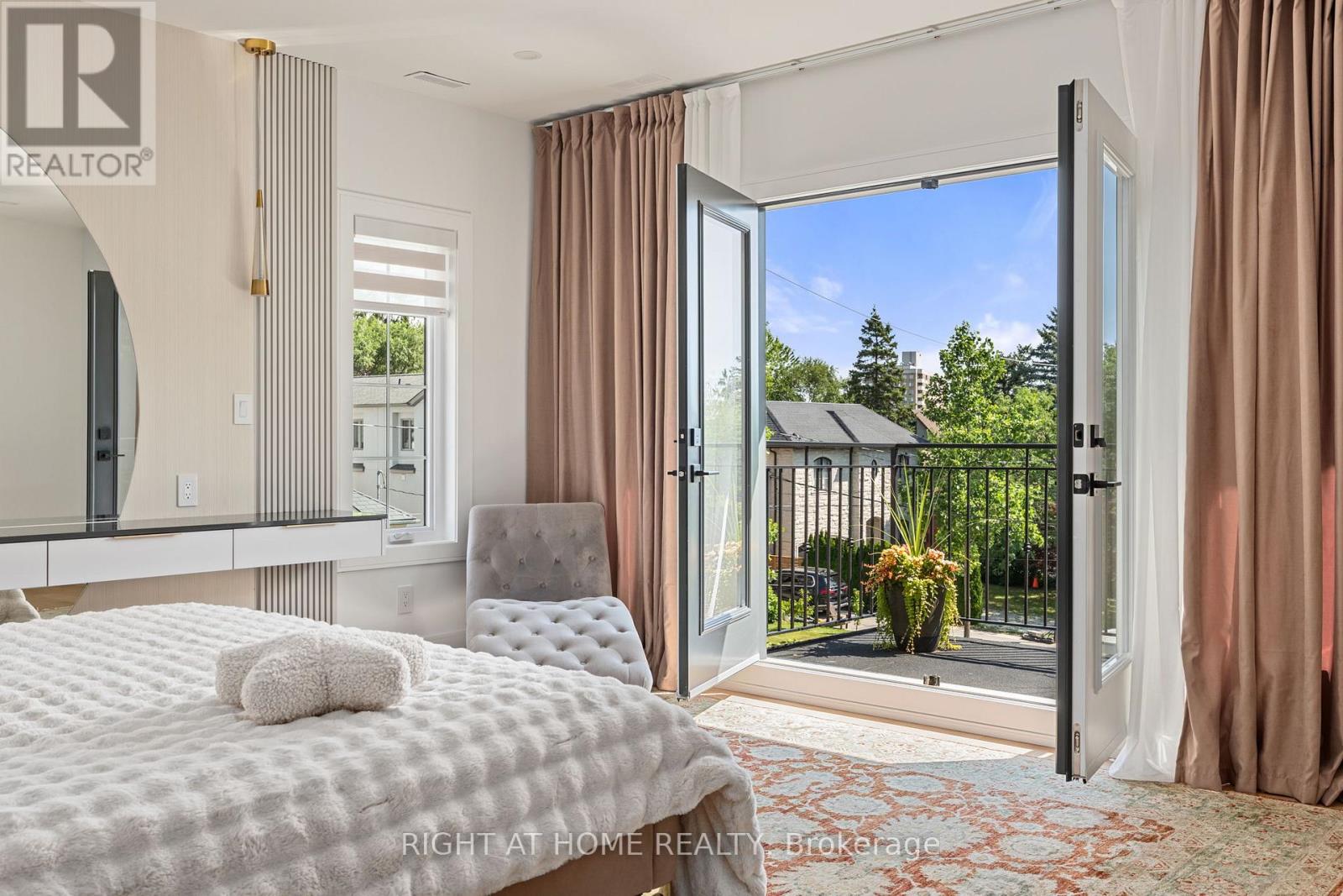 33 THORNDALE AVENUE - Image 23