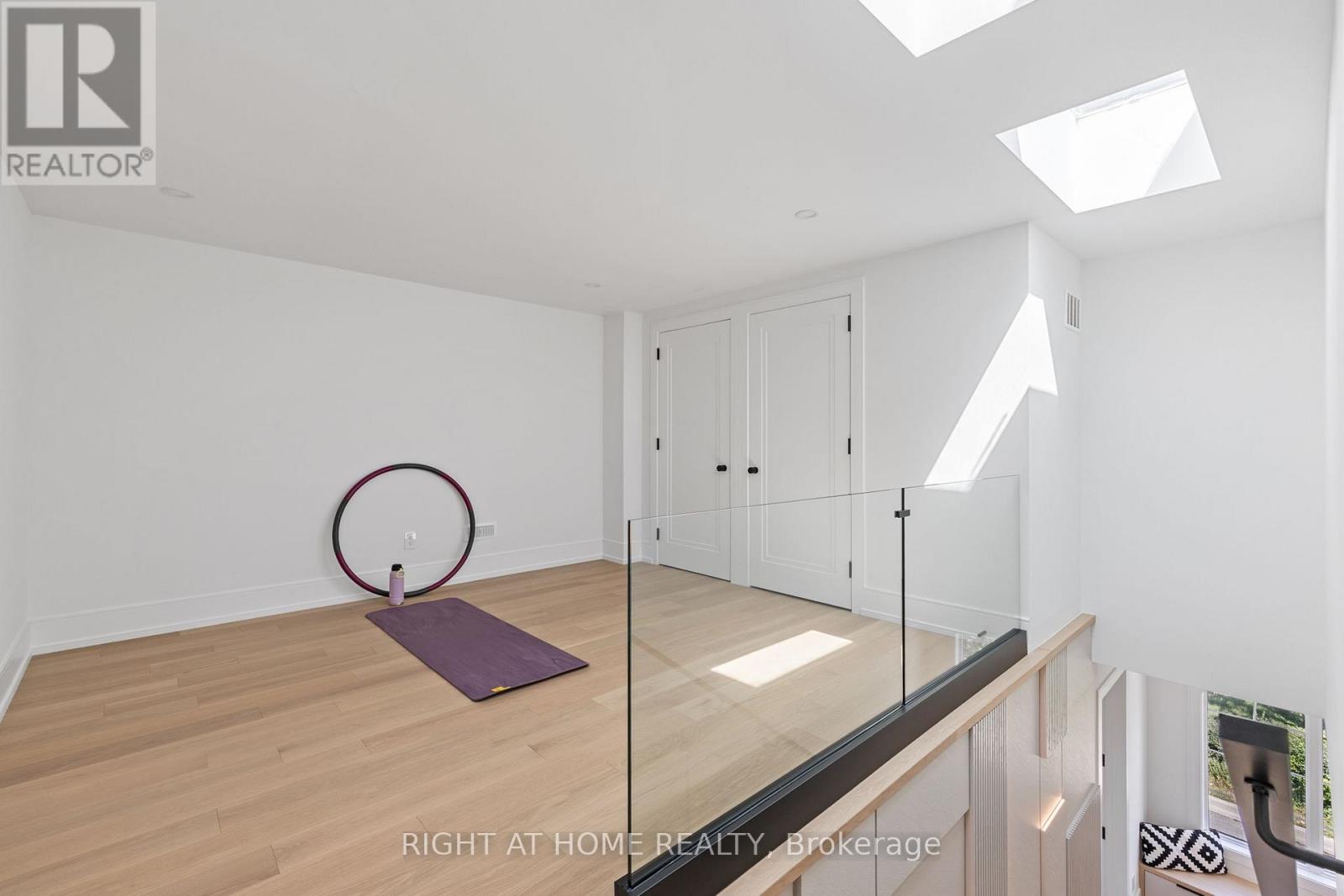 33 THORNDALE AVENUE - Image 37