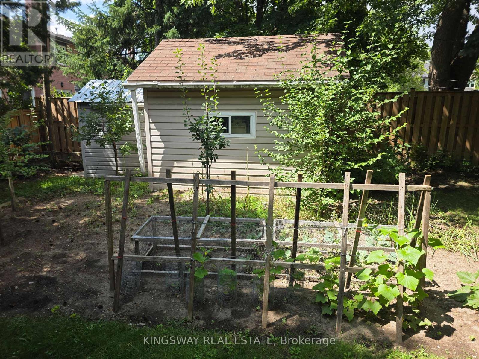 18 BLAKETON ROAD - 6