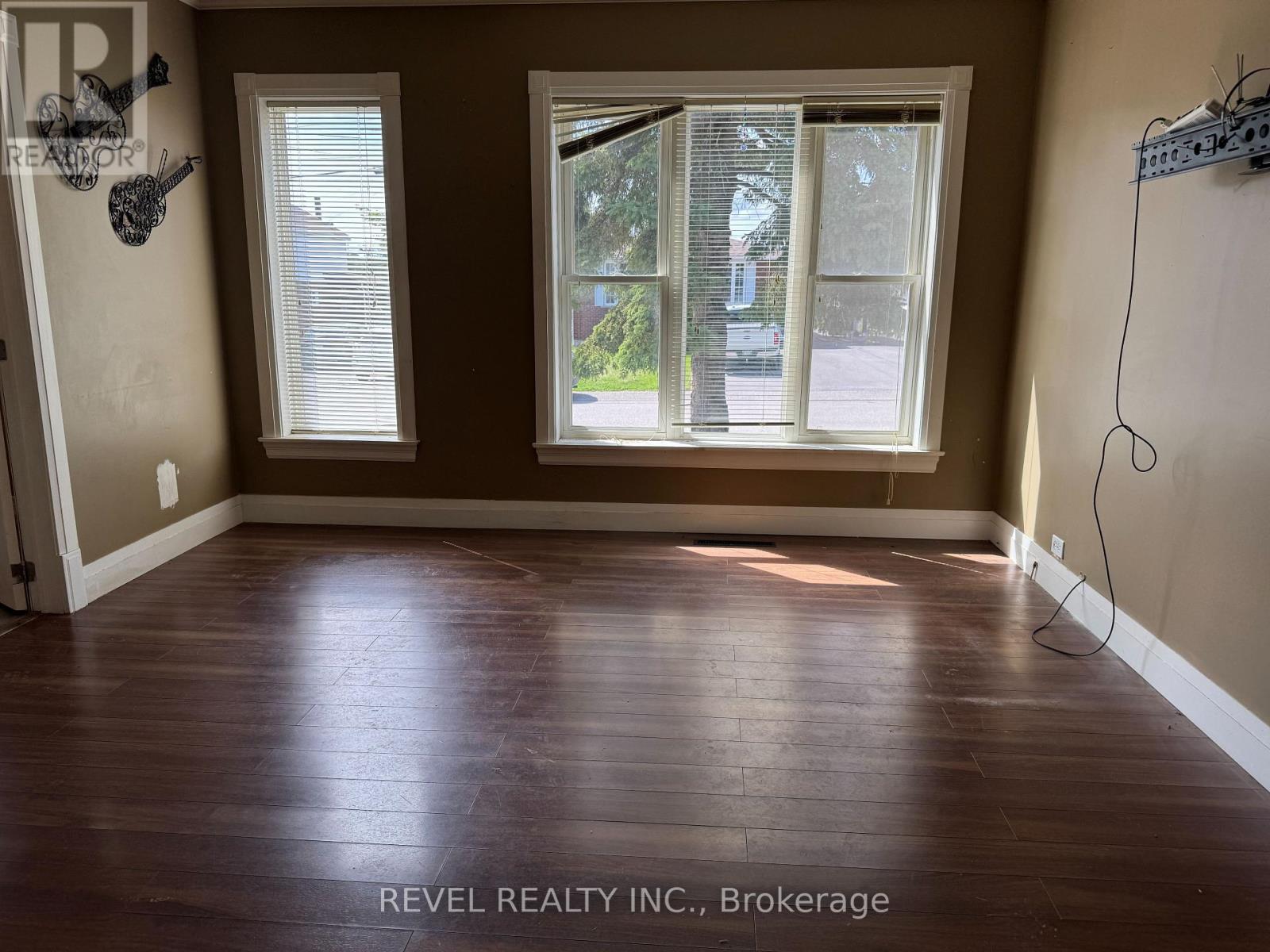 56 STRACHAN AVENUE - 13