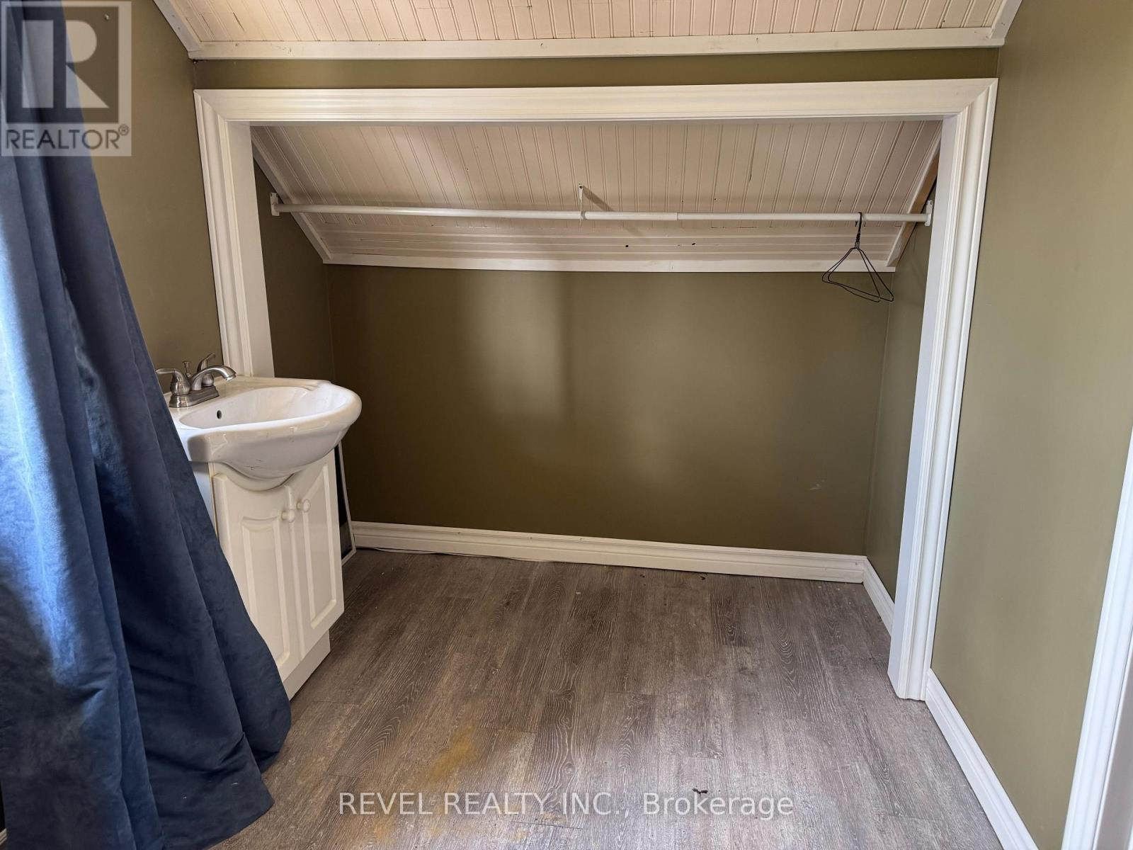 56 STRACHAN AVENUE - 24