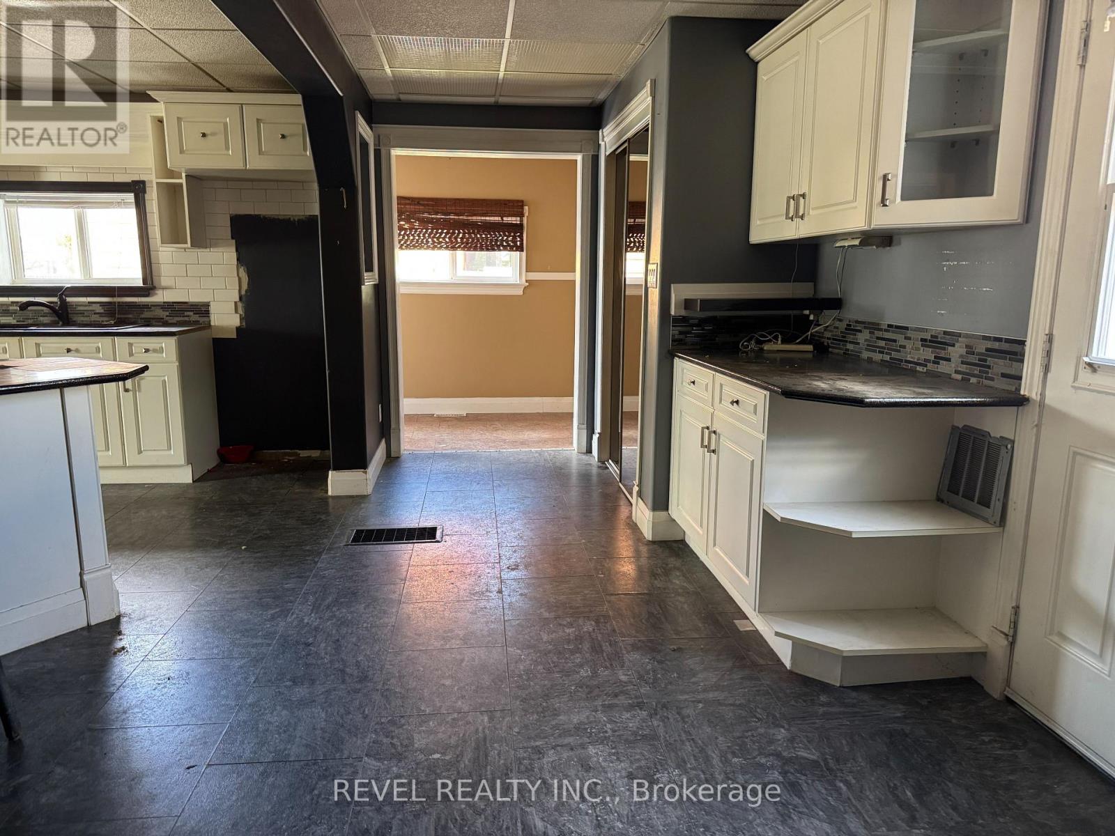 56 STRACHAN AVENUE - 4