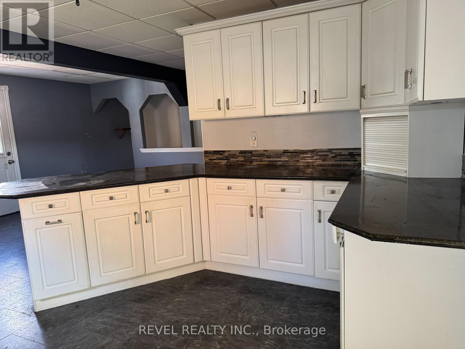56 STRACHAN AVENUE - 8