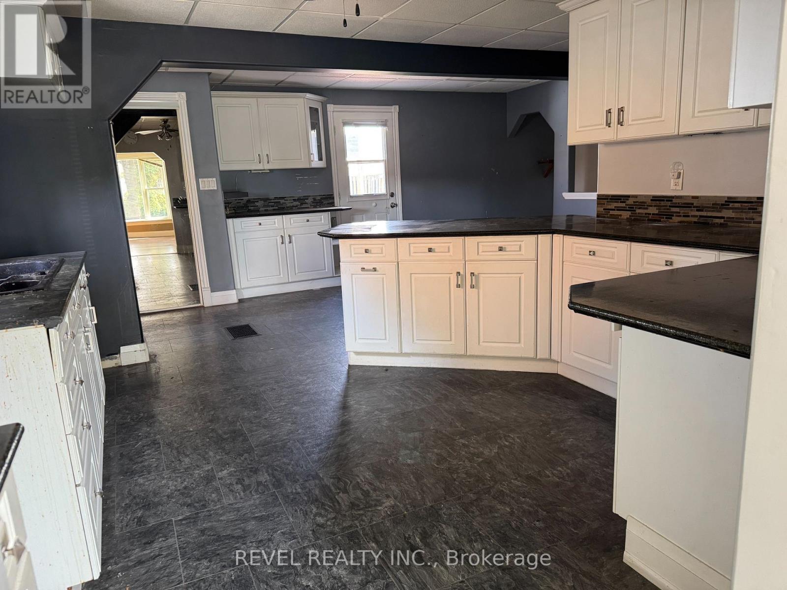 56 STRACHAN AVENUE - 9