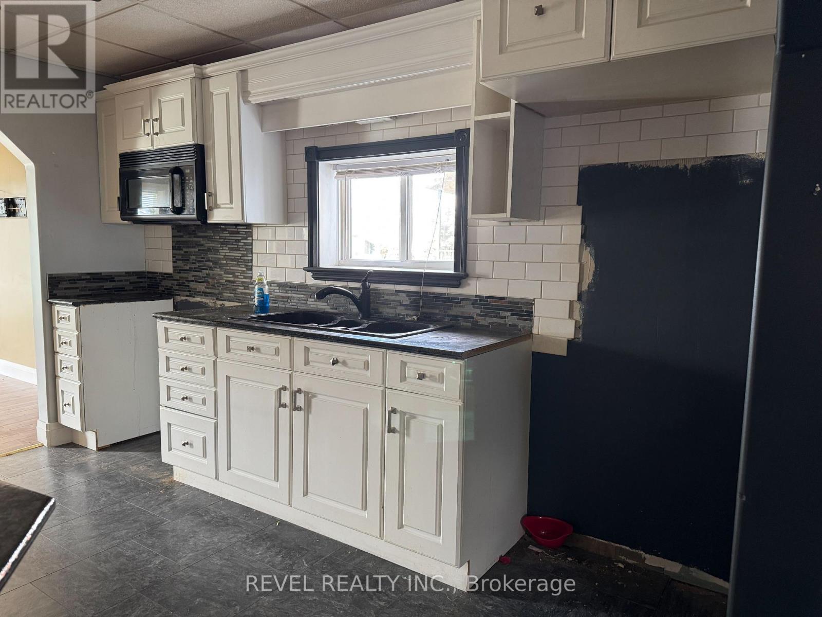56 STRACHAN AVENUE - 7