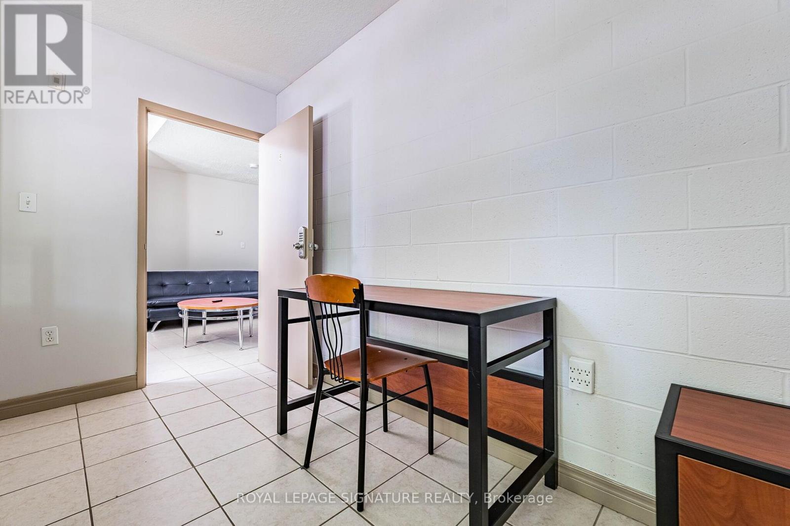 #101 251 LESTER STREET - 43