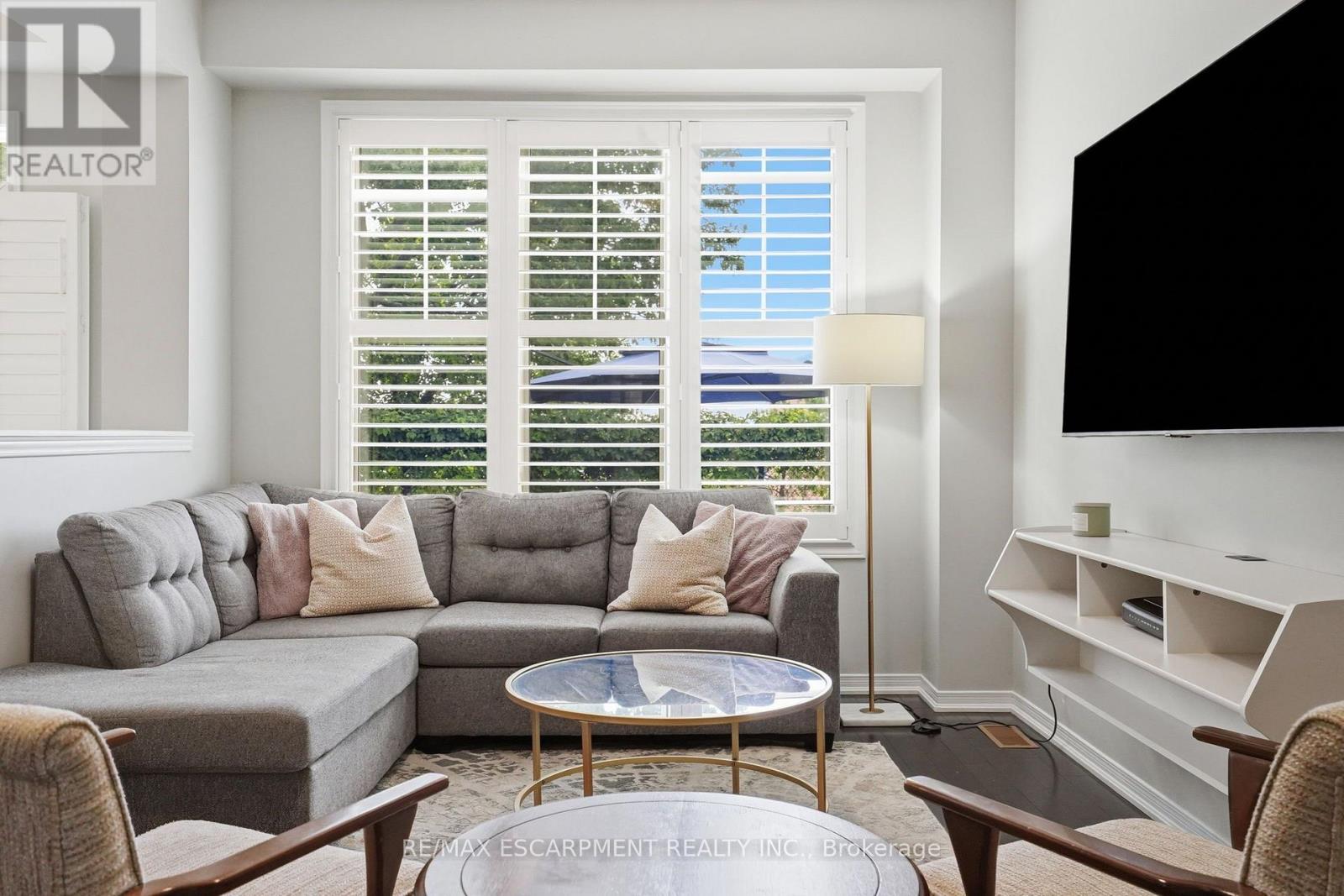 221 NISBET BOULEVARD - 11