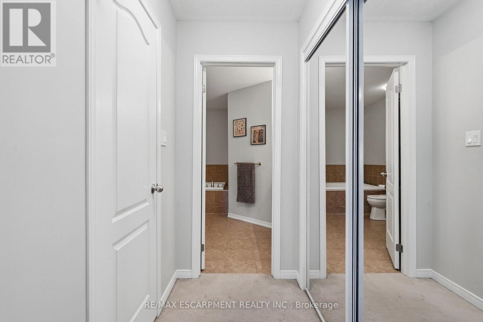 221 NISBET BOULEVARD - 26