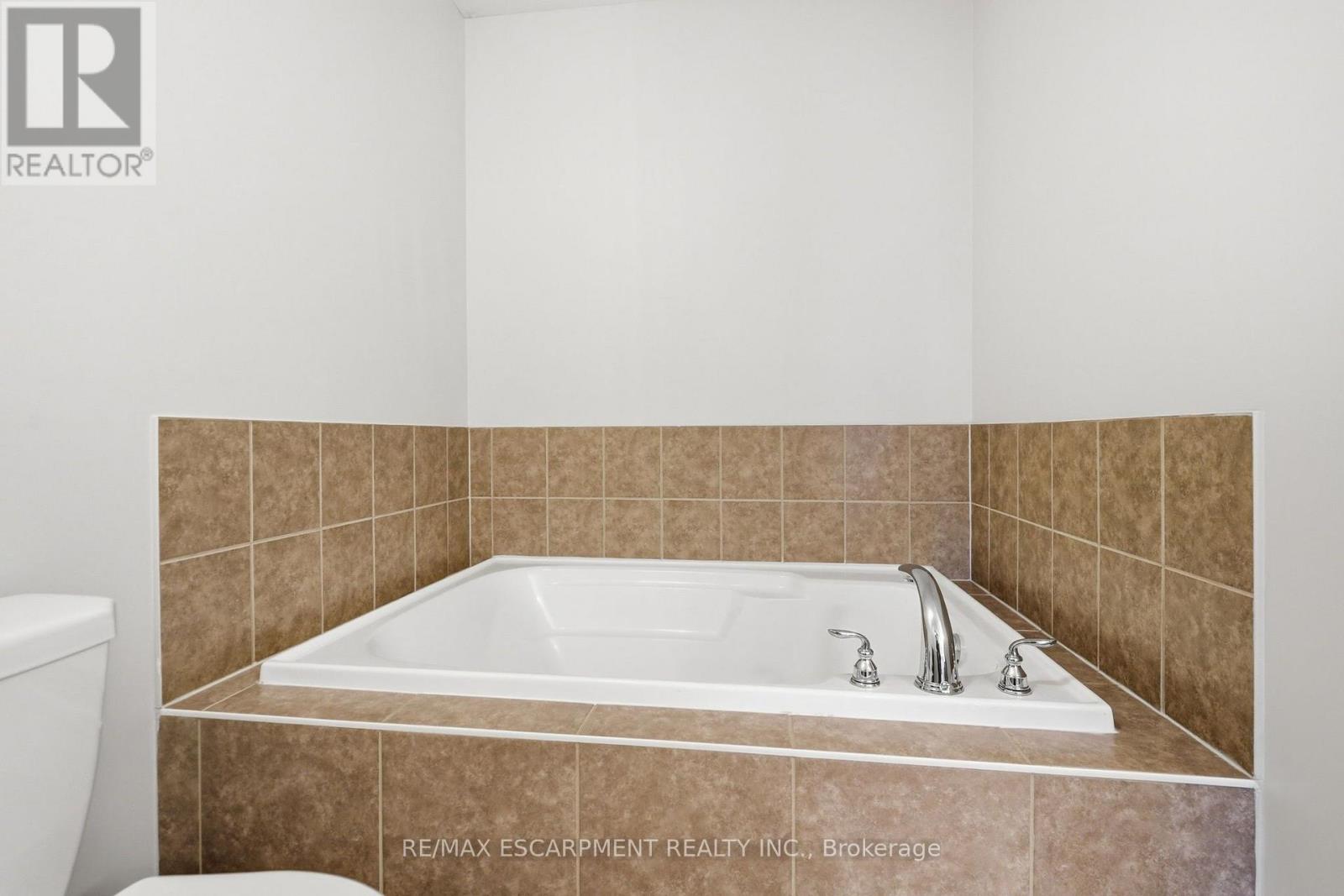221 NISBET BOULEVARD - 28