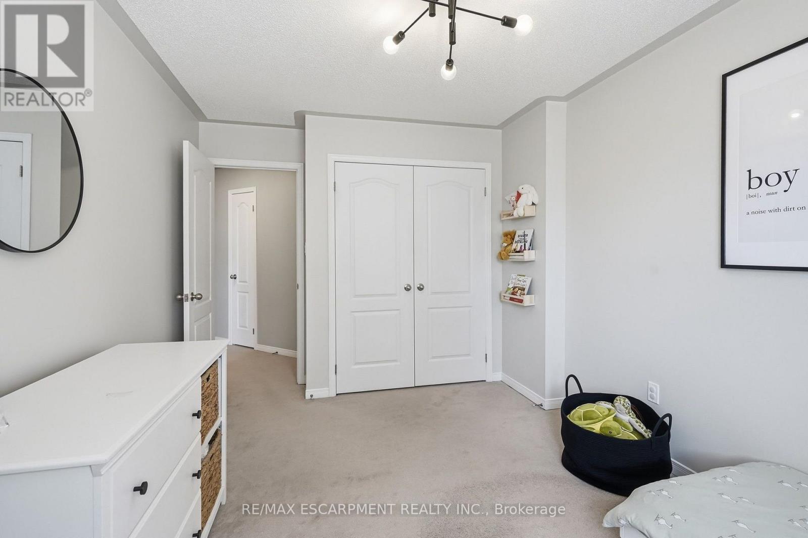 221 NISBET BOULEVARD - 35