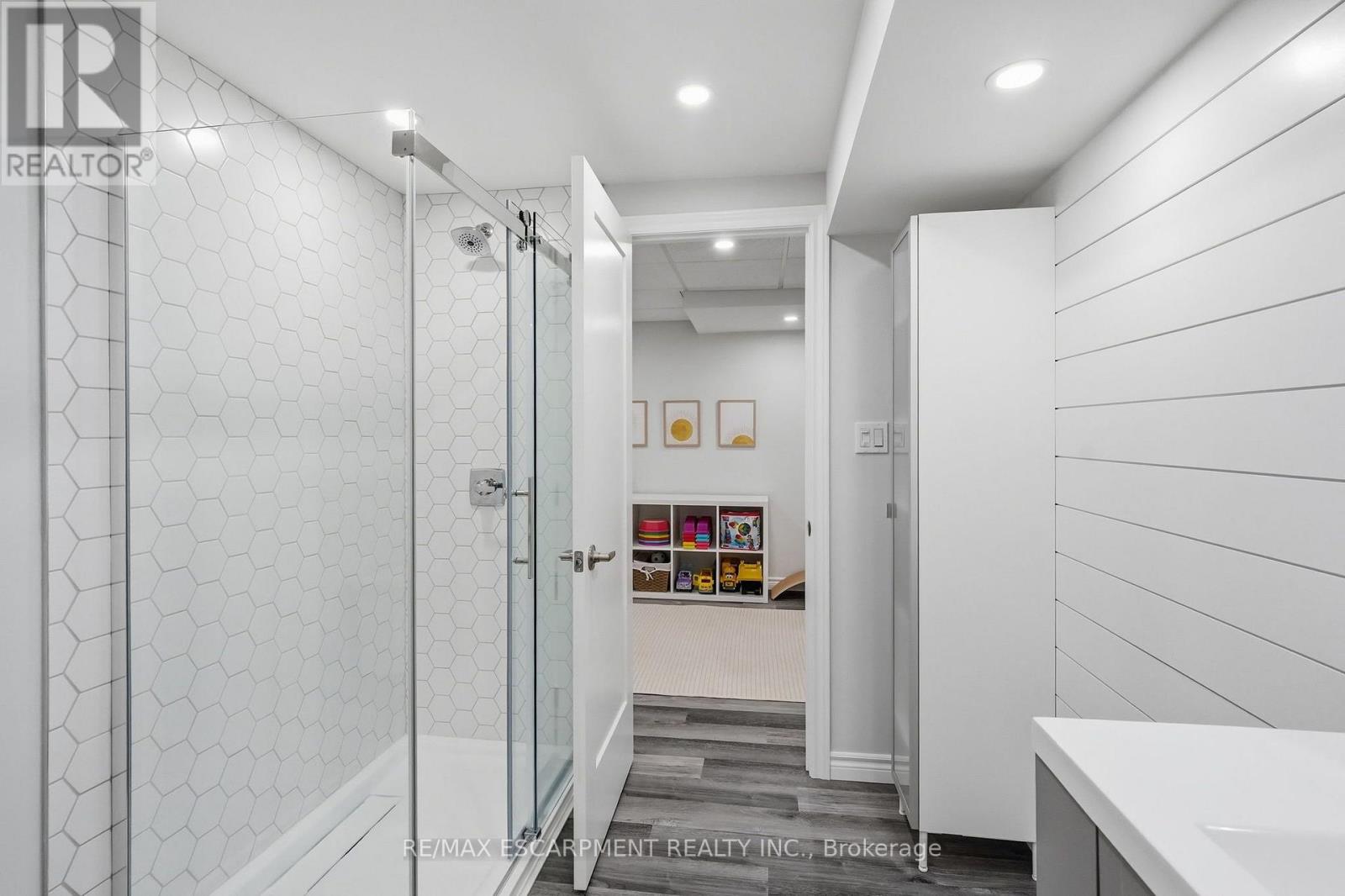 221 NISBET BOULEVARD - 46