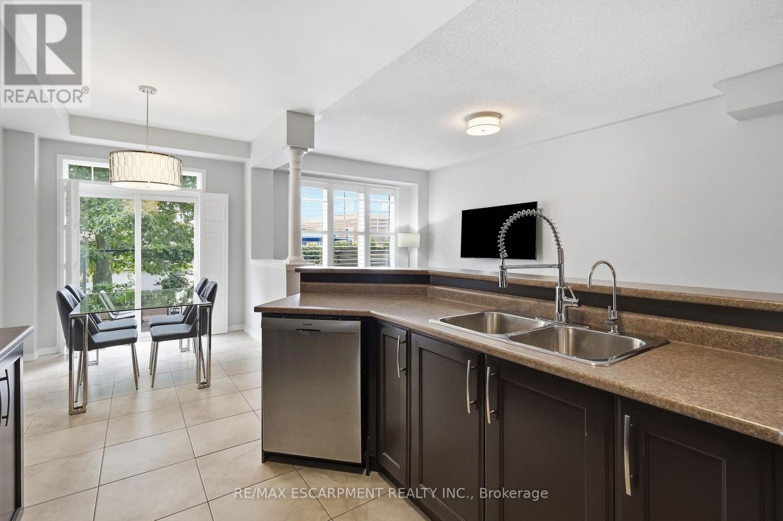 221 NISBET BOULEVARD - 9