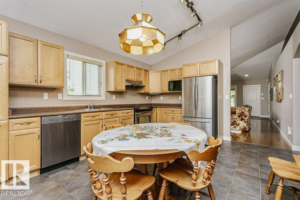 96 Eastgate WY - Image 13