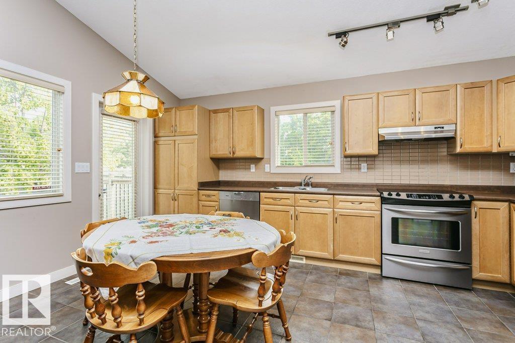 96 Eastgate WY - Image 15