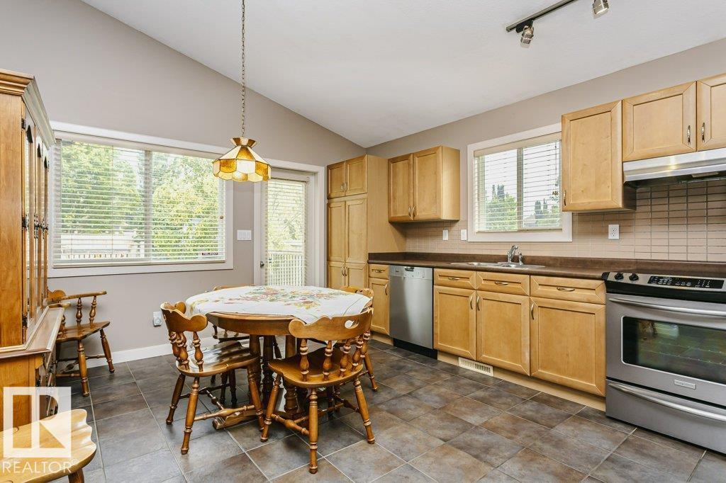 96 Eastgate WY - 11