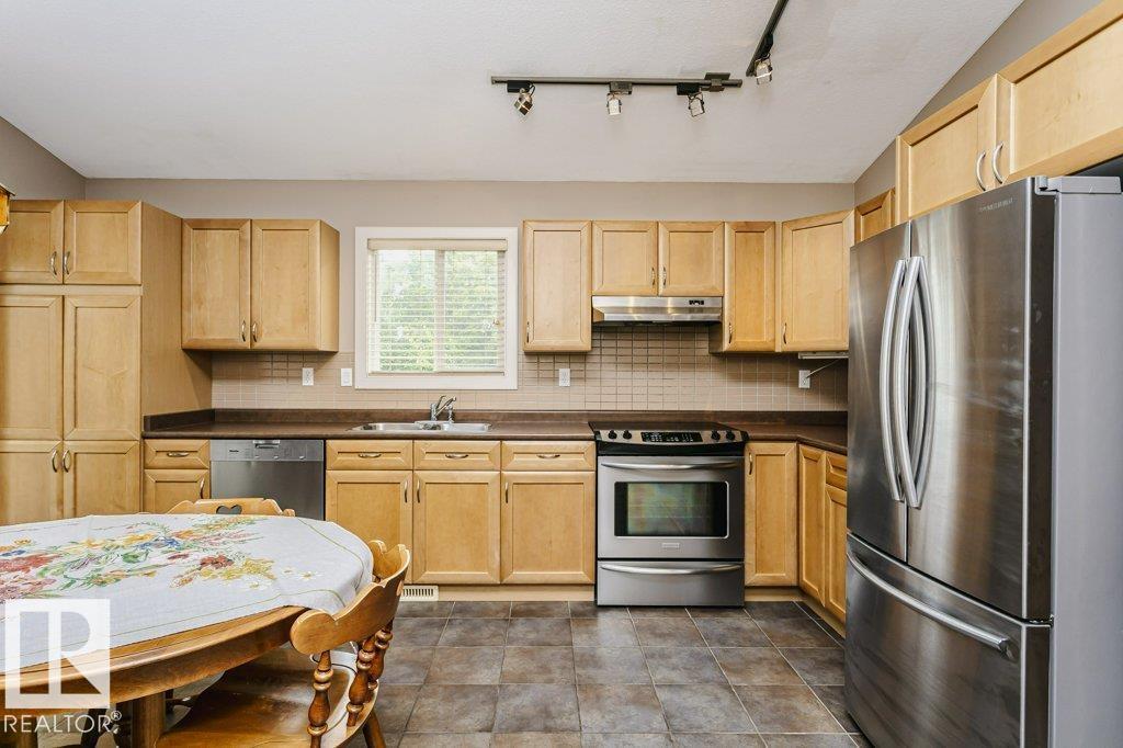 96 Eastgate WY - Image 12