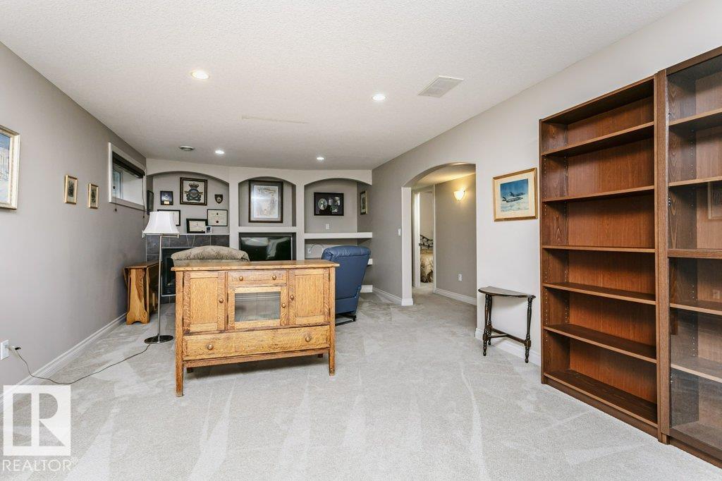96 Eastgate WY - Image 34
