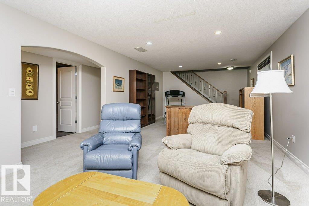 96 Eastgate WY - Image 38