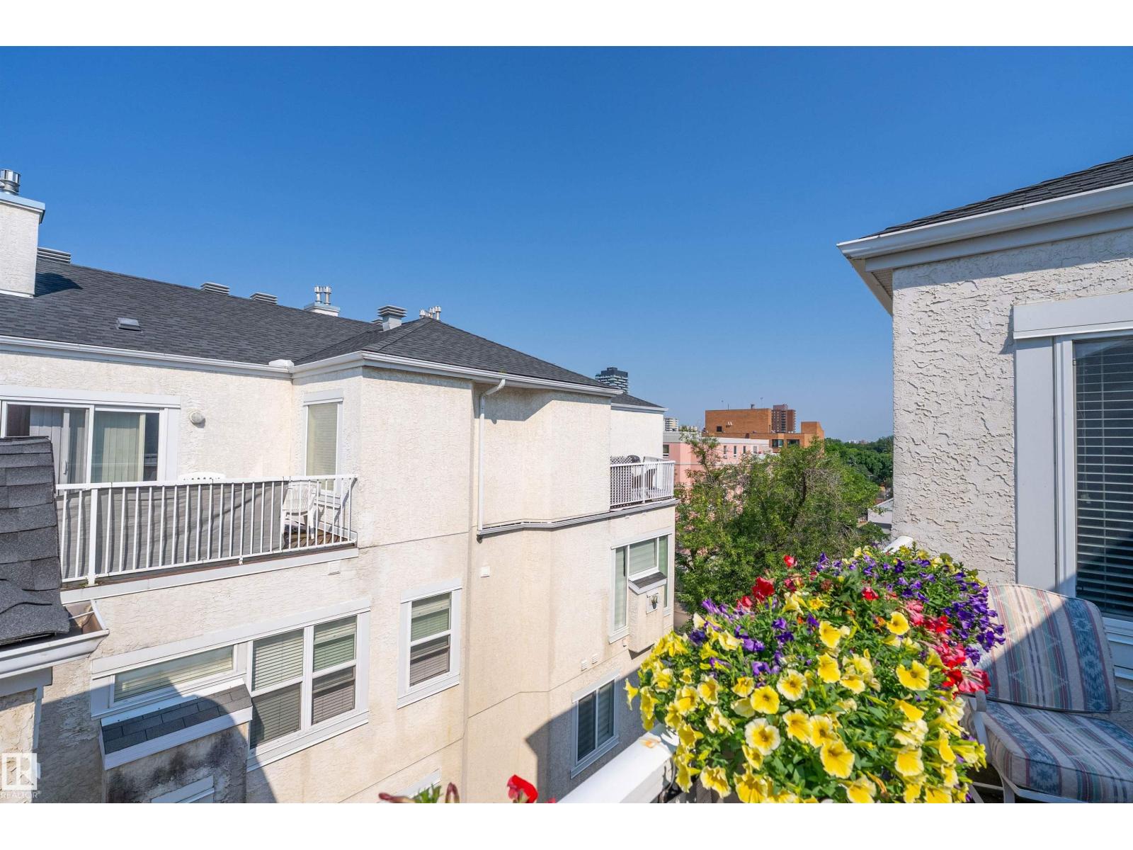 #108 10933 82 AV NW - 40