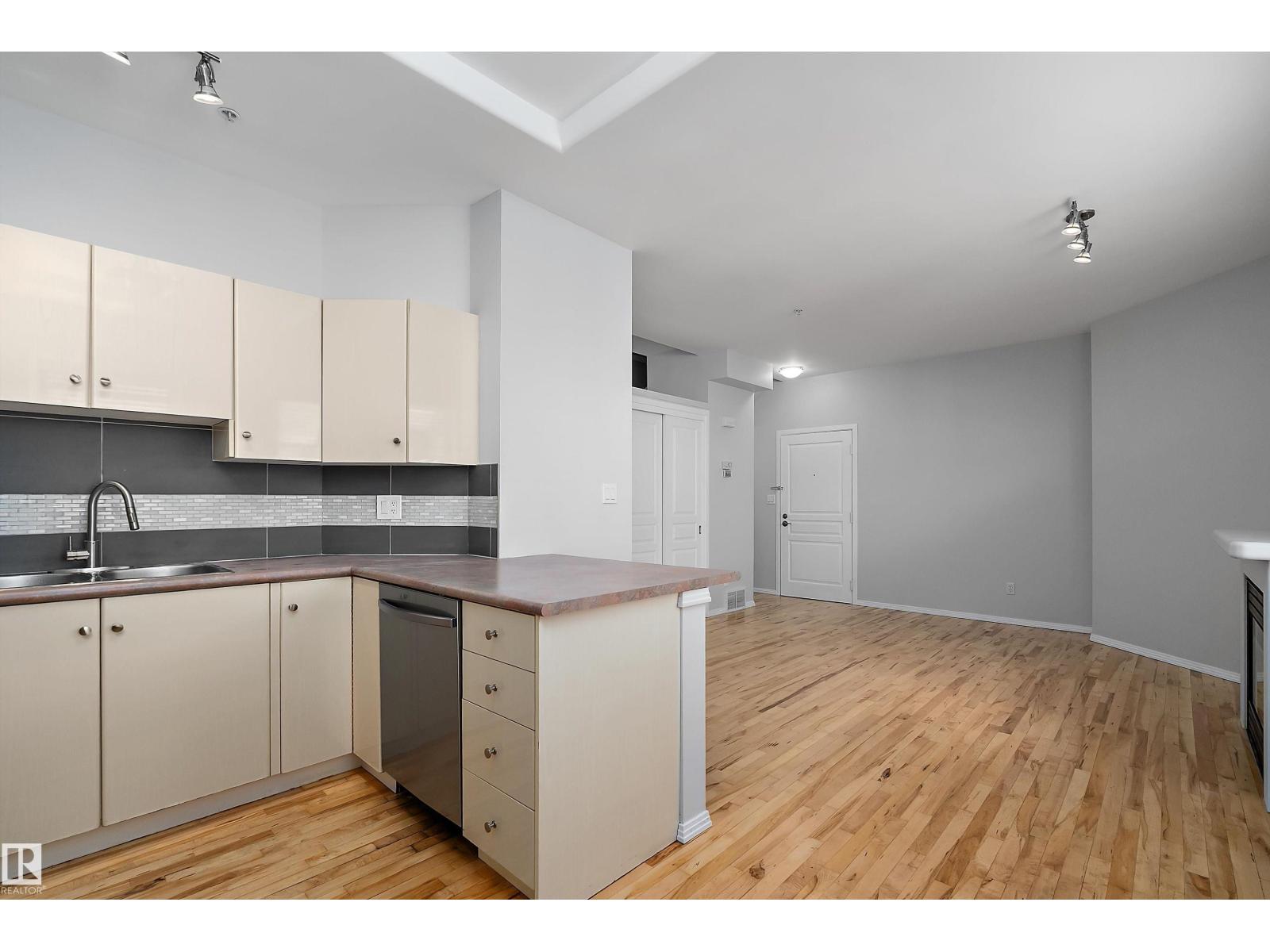 #108 10933 82 AV NW - Image 12