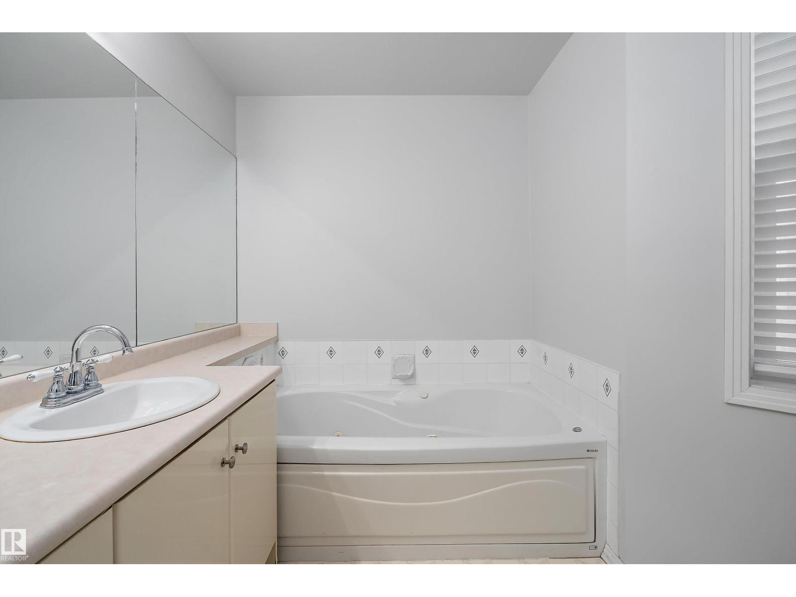 #108 10933 82 AV NW - Image 34