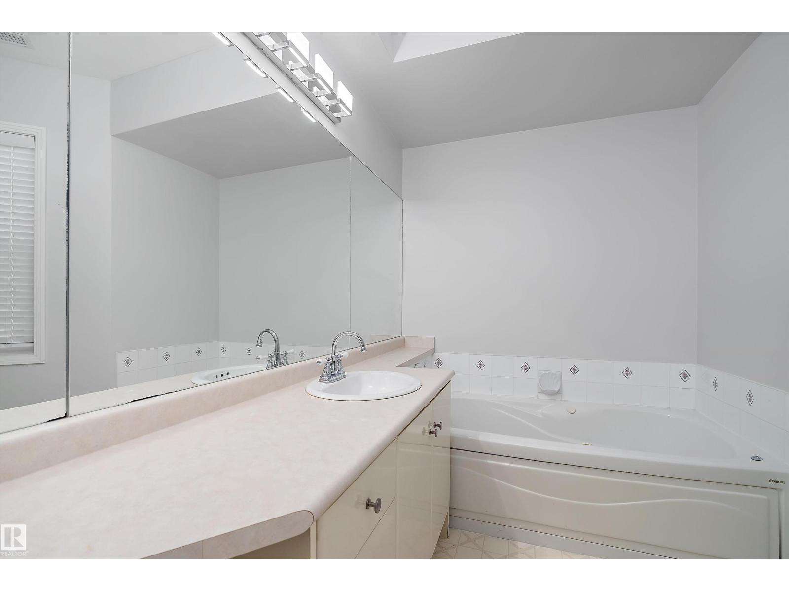 #108 10933 82 AV NW - Image 32