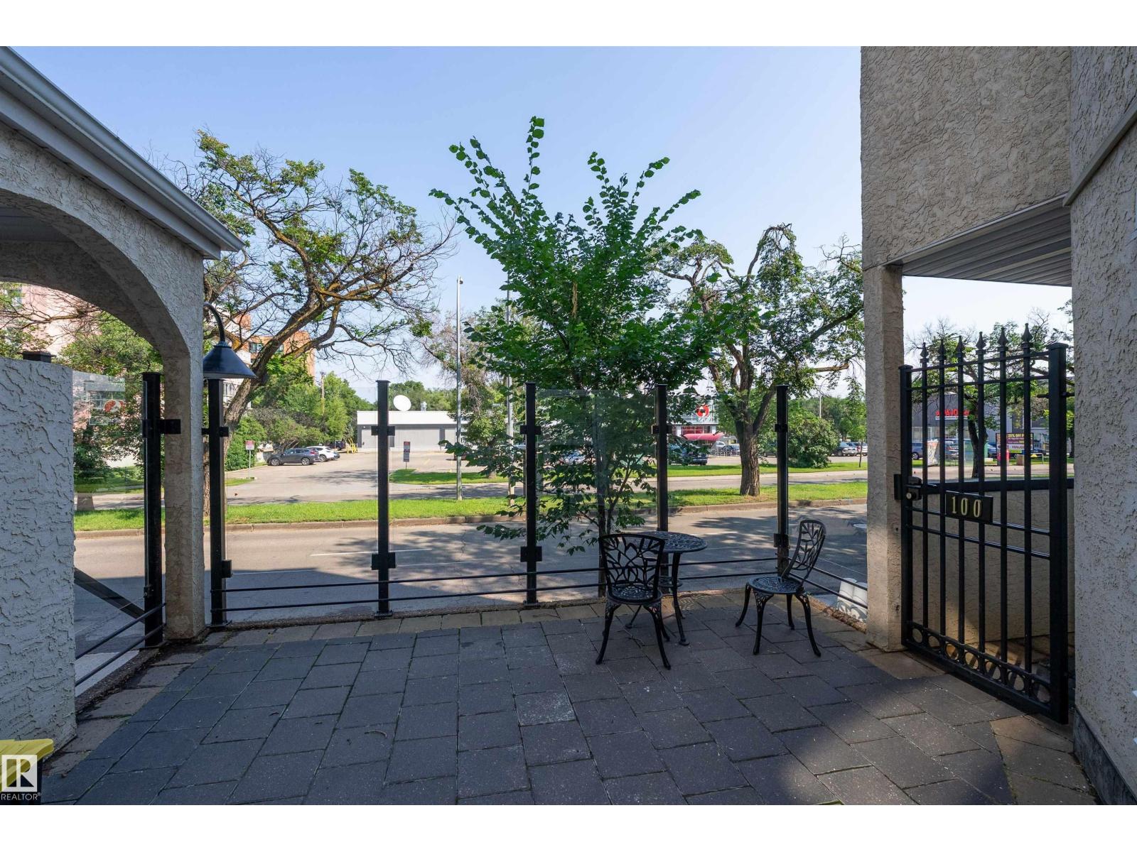 #108 10933 82 AV NW - 43