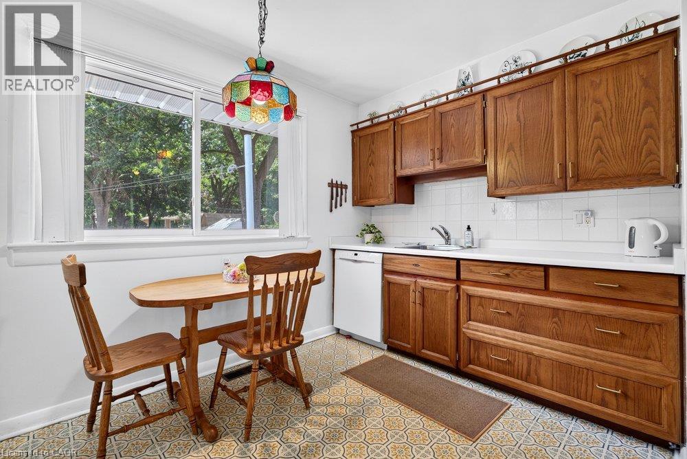 392 HENDERSON Road - 13