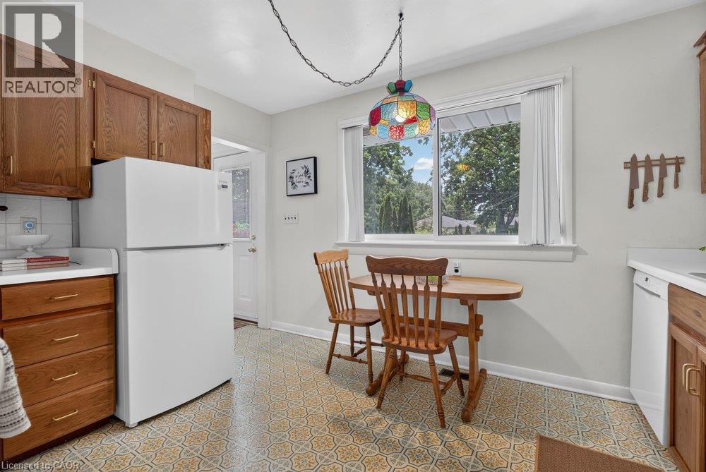 392 HENDERSON Road - 14