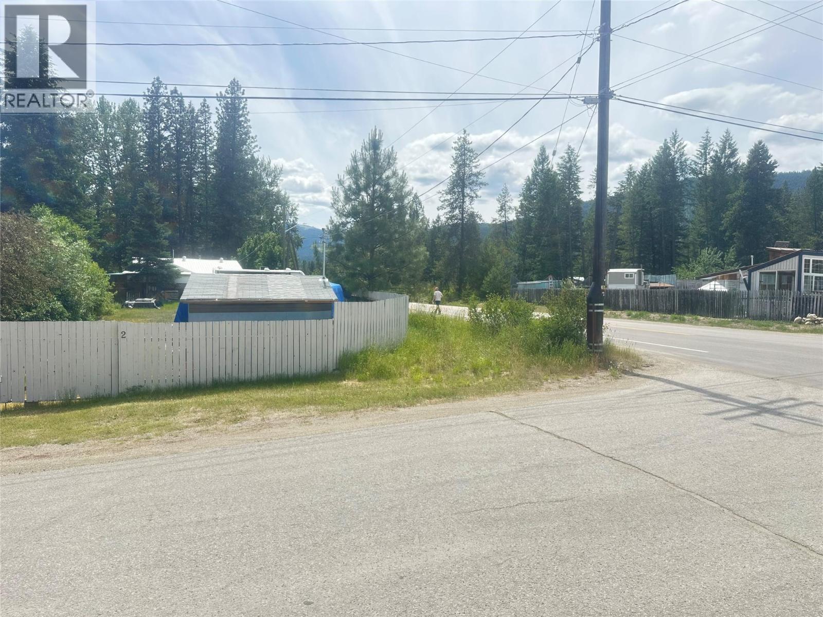 2 Wallace Mountain Road, Beaverdell — photo 2