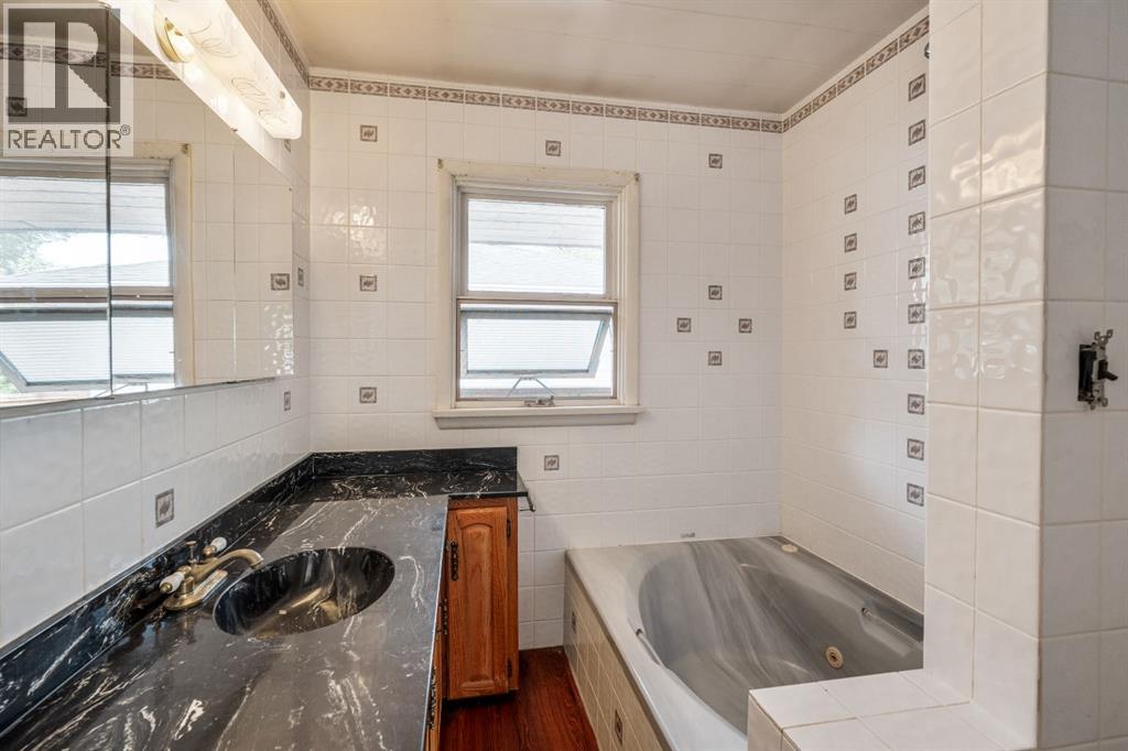 1301 15 Avenue S - Image 26