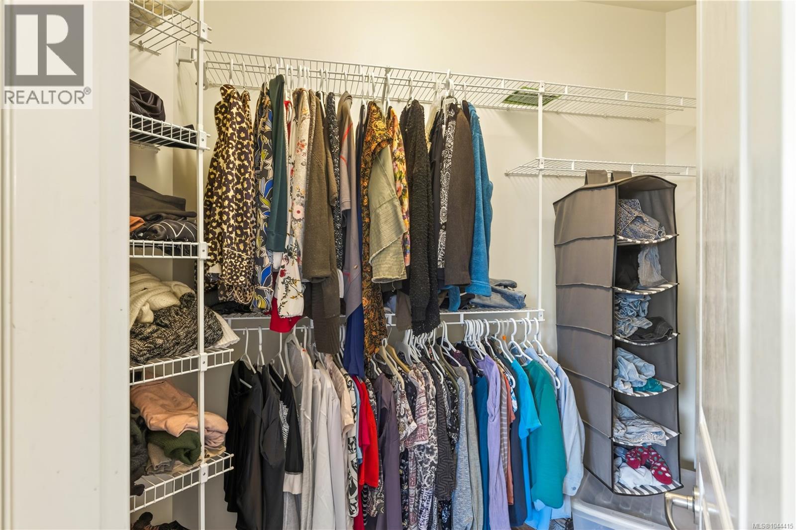 #111 5685 Edgewater Lane - Image 35