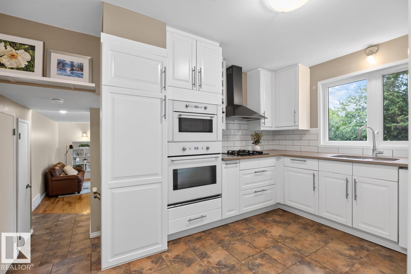 12636 52 AV NW - 8
