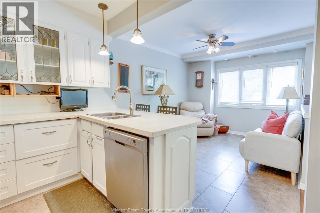 #9-3917 3917 RIVERSIDE East - 18