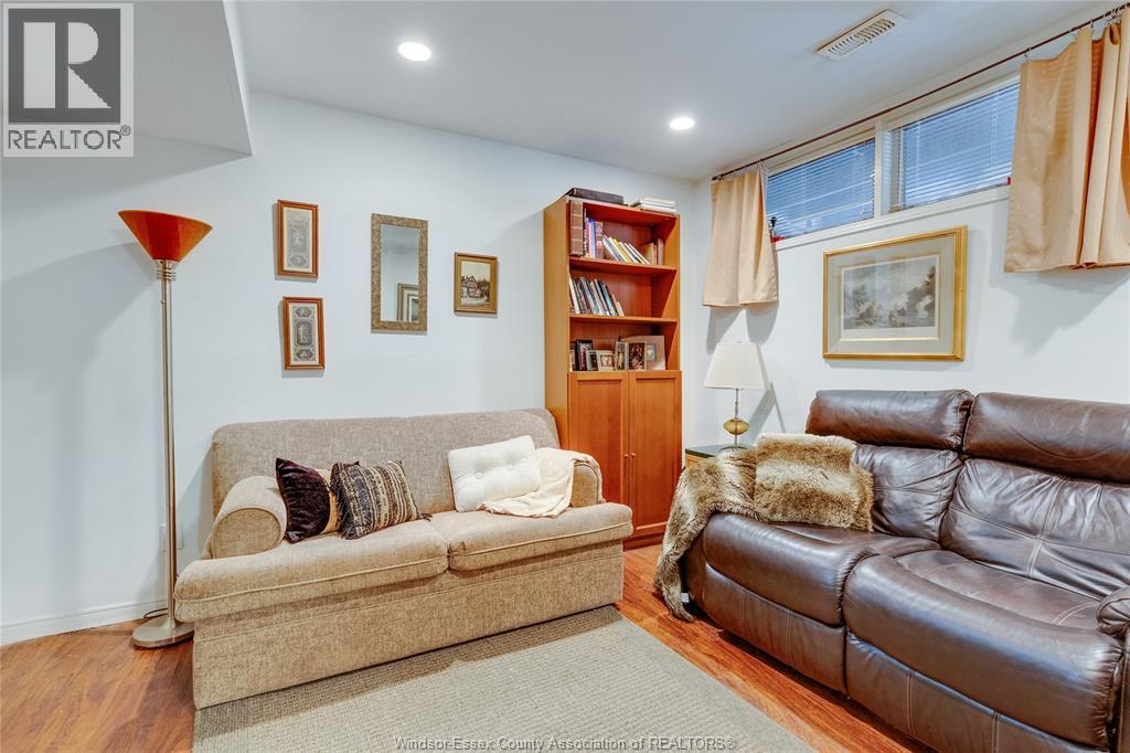 #9-3917 3917 RIVERSIDE East - 35