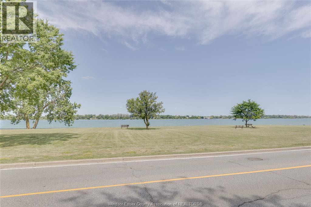 #9-3917 3917 RIVERSIDE East - 42