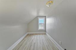 1427 Bannatyne Avenue, Winnipeg, MB R3E0X3 Photo 13