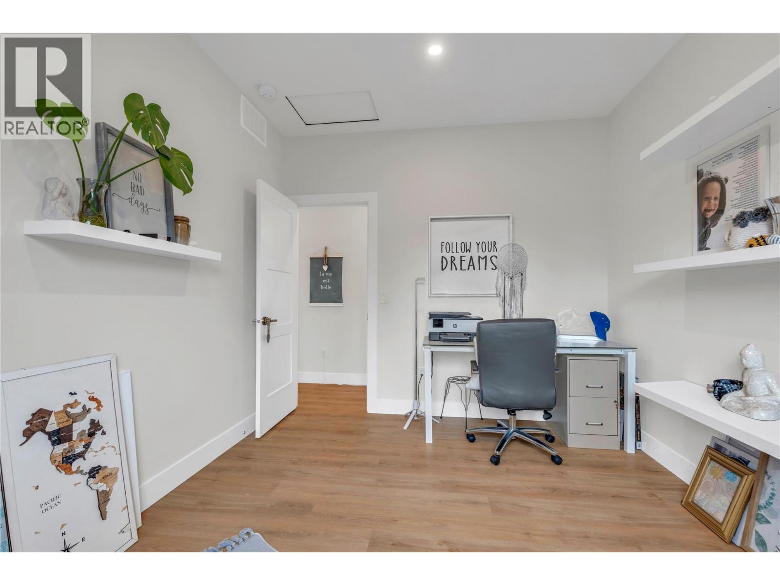 264 Douglas Avenue - 16
