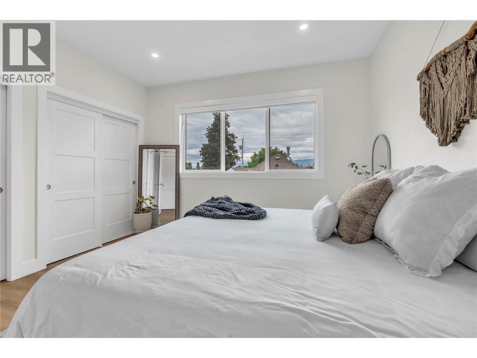264 Douglas Avenue - 19
