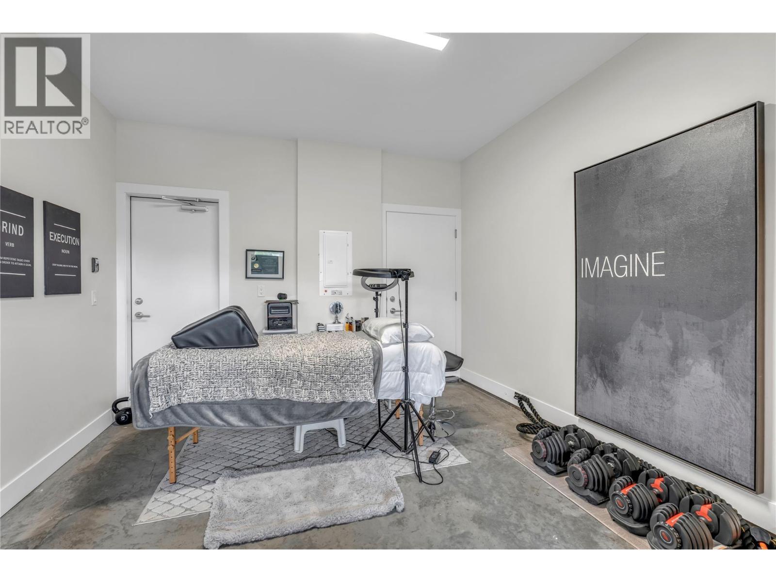 264 Douglas Avenue - 23