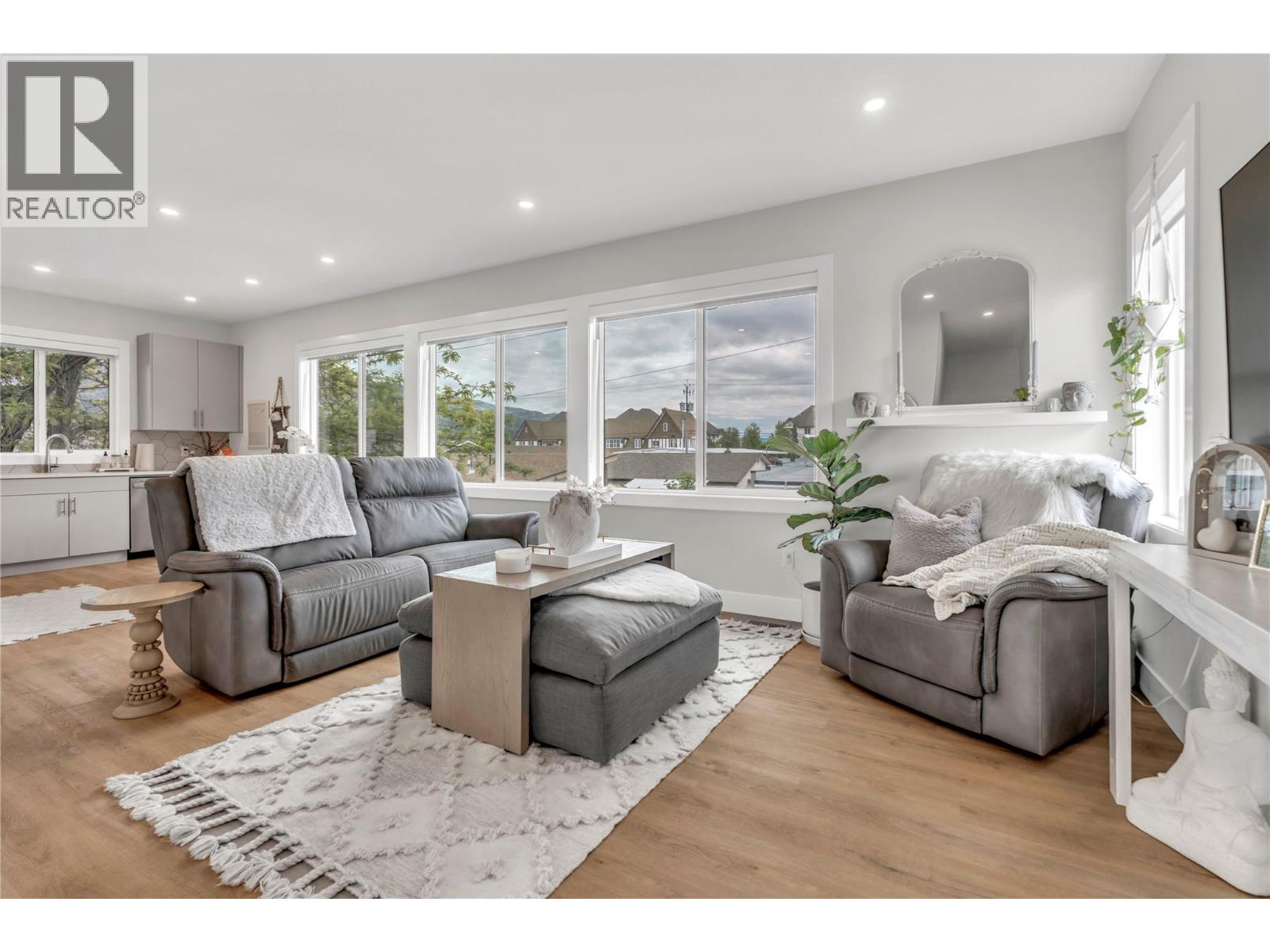 264 Douglas Avenue - 11