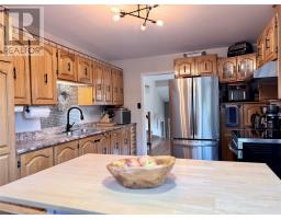 10 Castlewood Avenue thumbnail 15