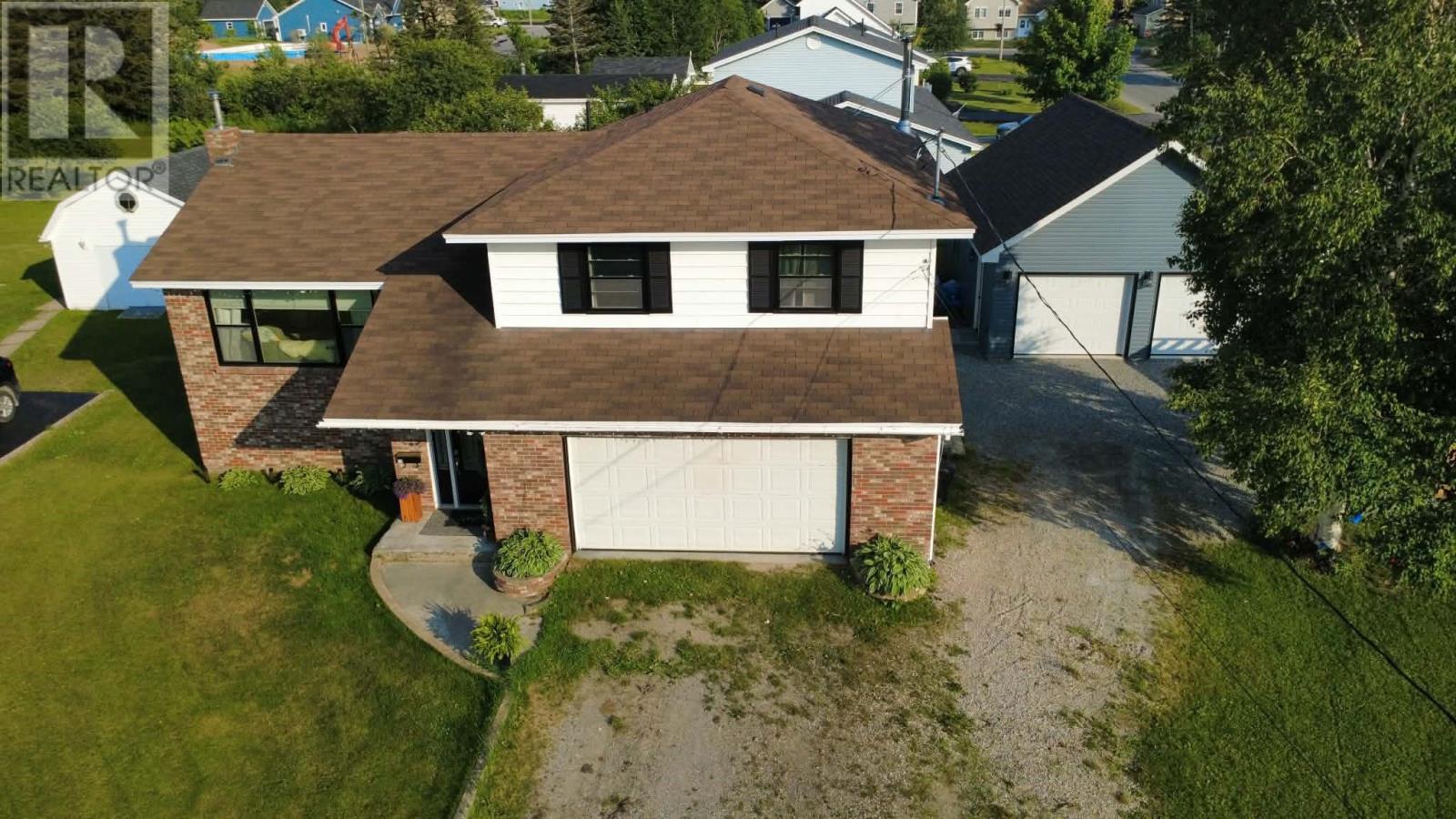 10 Castlewood Avenue