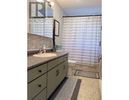 10 Castlewood Avenue thumbnail 22