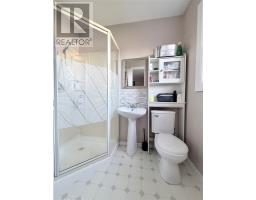 10 Castlewood Avenue thumbnail 20