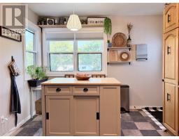 10 Castlewood Avenue thumbnail 16