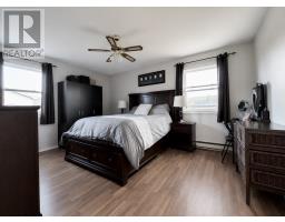 10 Castlewood Avenue thumbnail 19