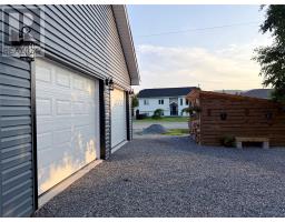 10 Castlewood Avenue thumbnail 28